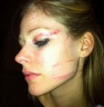 OMG ! Avril Lavigne apos briga
